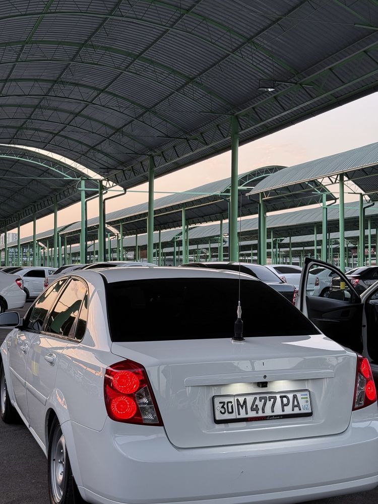 Lacetti 1.8 sotiladi ideal