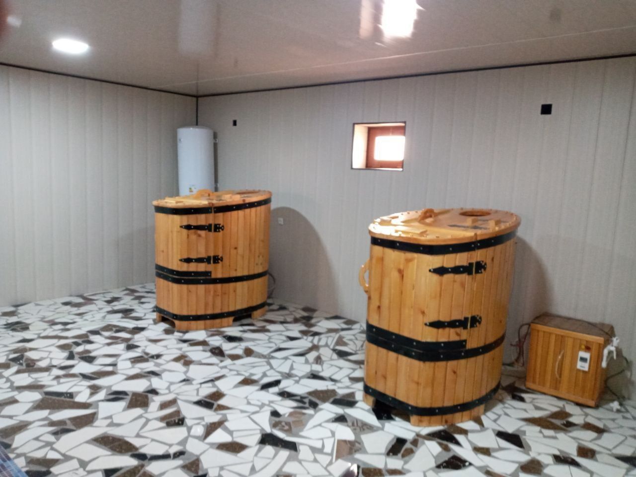 Biznes sentr. Oshxona. Sauna. Magazinlar.
