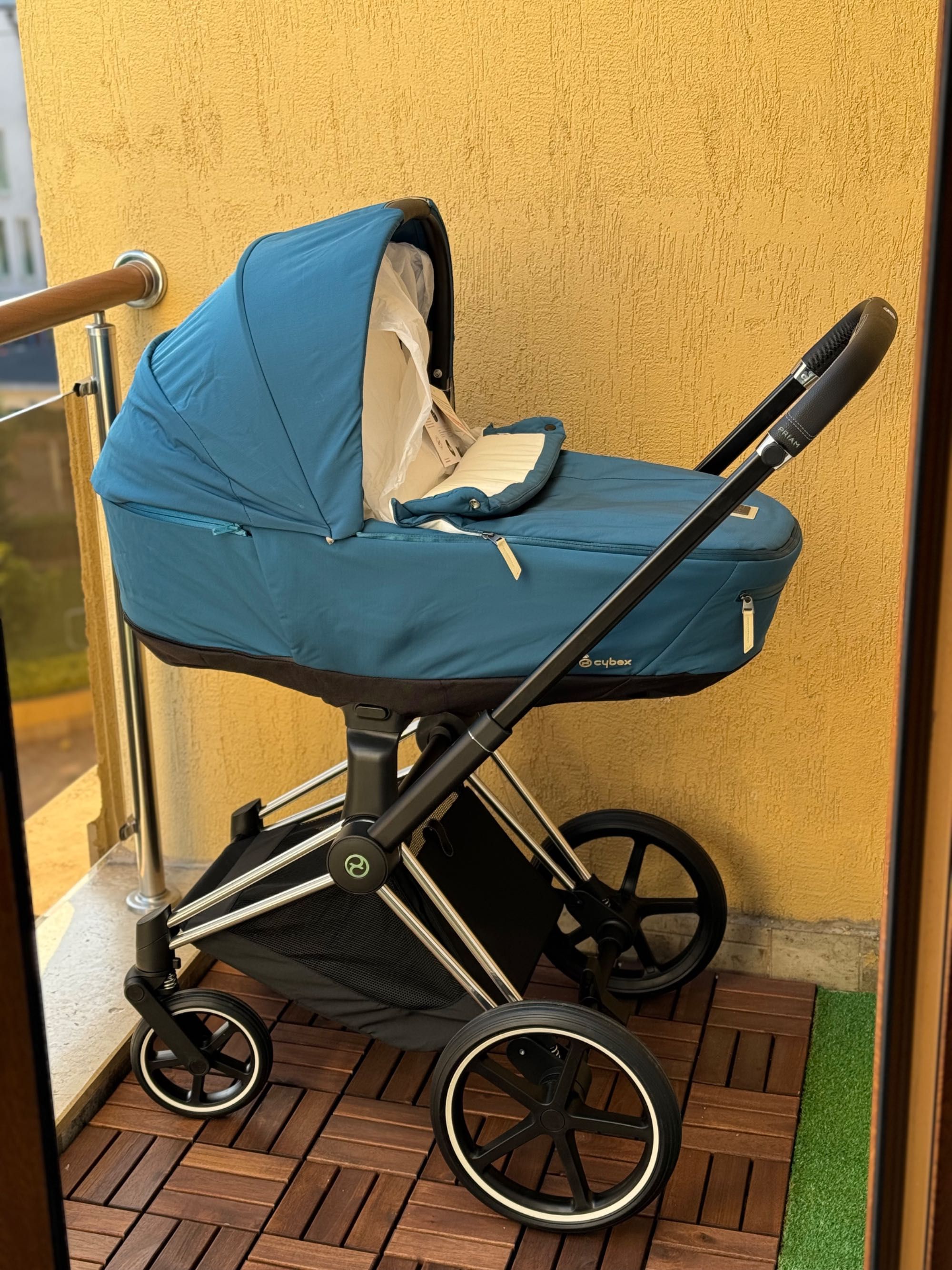 НОВО! Cybex Priam кош за новородено