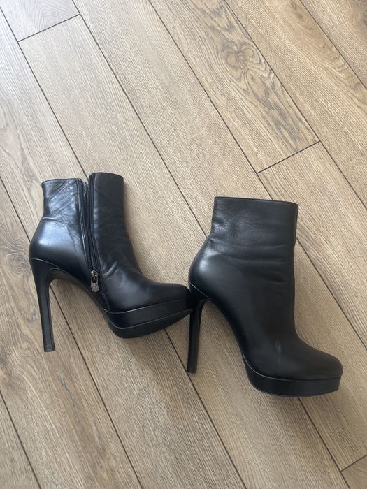 Продам ботильоны в отдичном состоянии натуралтная кожа