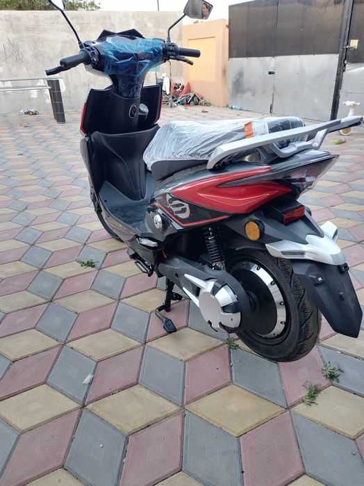 Vand scuter electric