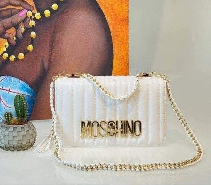 Geanta Moschino super model,logo metalic auriu