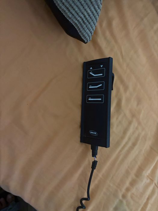 Vand pat electric in stare buna necesar unui batran imobilizat la pat!