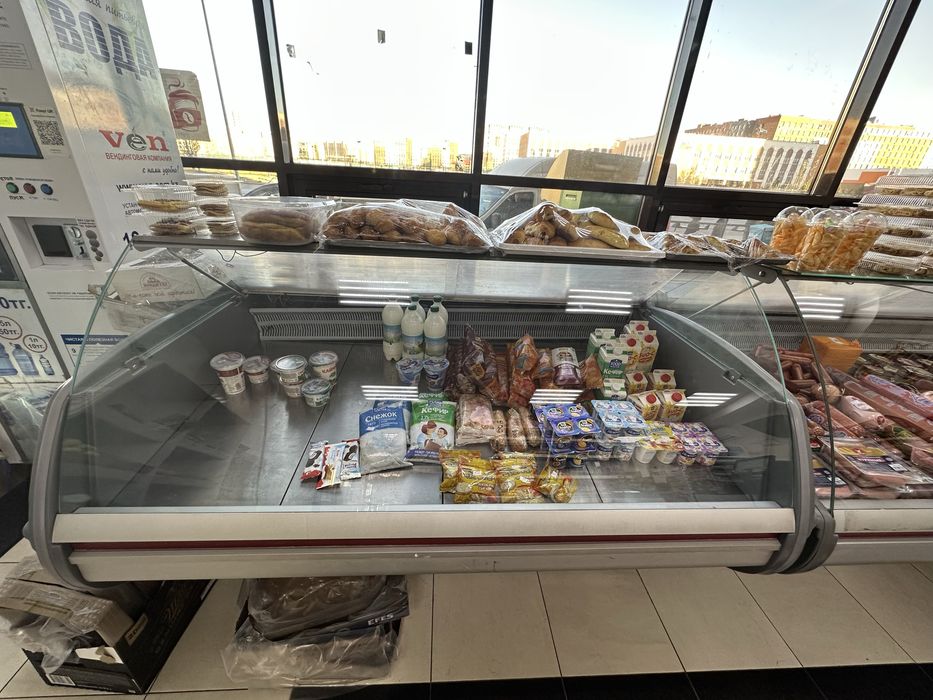 Продам витринный холодильник