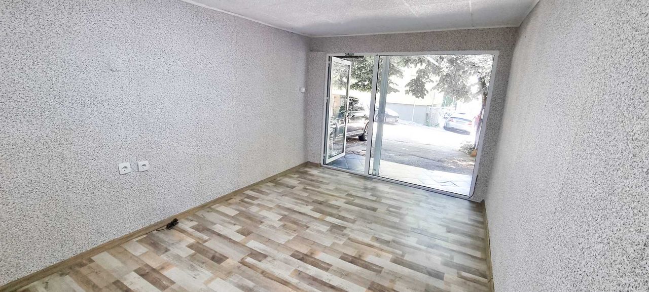 Продава се Магазин в Плевен, Идеален център - 17 кв.м за 1618 €/кв.м - Снимка #5