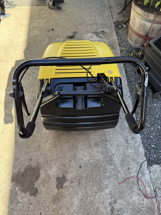 Aspirator curte karcher KSM 750 B Mătură benzina Măturatoare