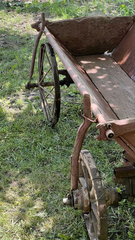 Car de lemn foarte vechi - rustic