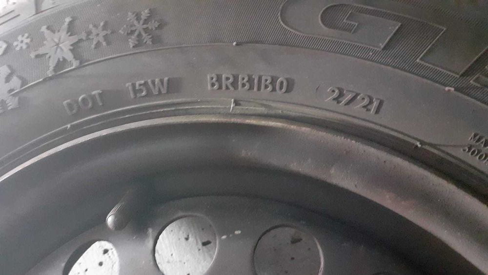 Vand cauciucuri cu genti 4 bucăți