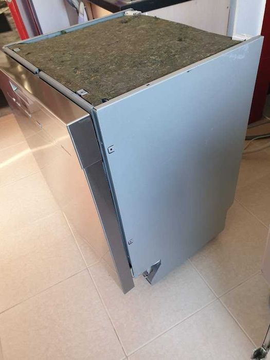 Инокс - Miele Съдомиялна - 14 Комплекта - Частично Вграждане - 60см