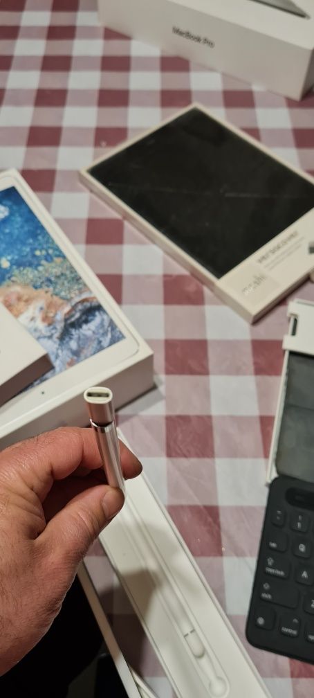 Продавам 2бр. iPad Pro 10.5" Wi-Fi + Cellural 256Gb и 64Gb