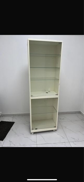 Медицинский шкаф