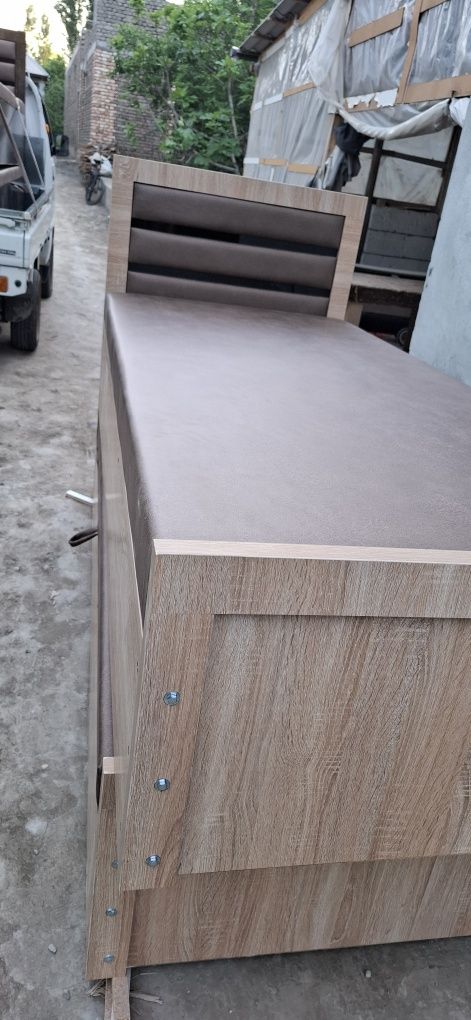 Yakka divan birinchi qo'lrazmeri 205smga90sm machalkasi 7lik 22pols