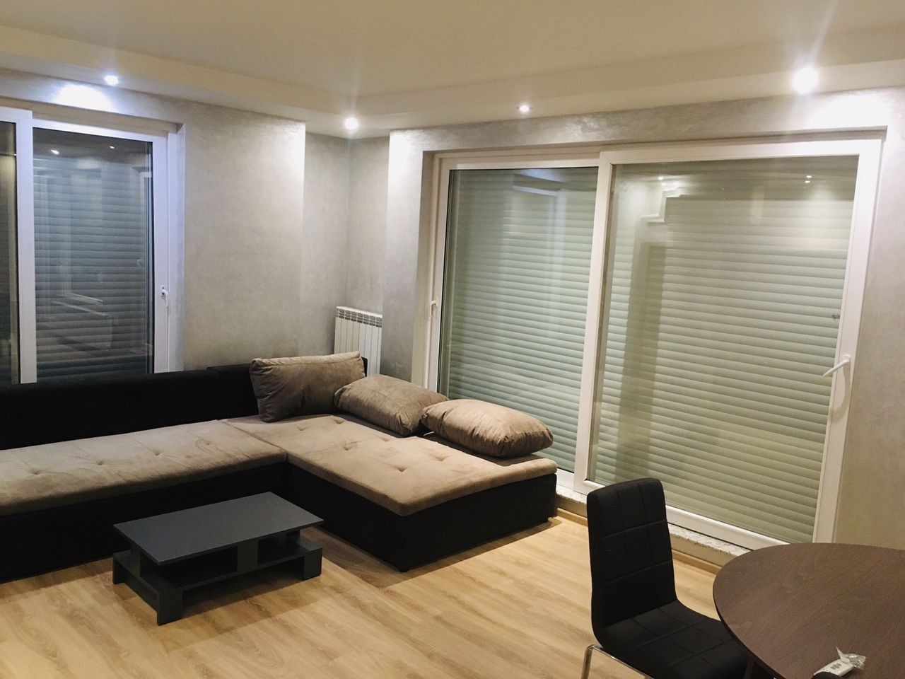 Дава се под наем Тристаен апартамент в Пловдив, Каменица 1 - 115 кв.м за 612 € - Снимка #22