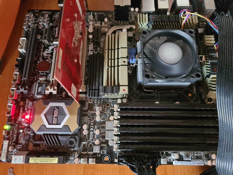 Kit  Asus X58 Sabertooth + Xeon X5650 12 nuclee + 24gb ddr3 Corsair