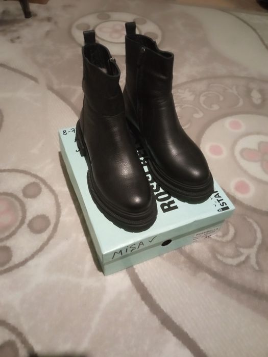 Продам зимние женские сапоги