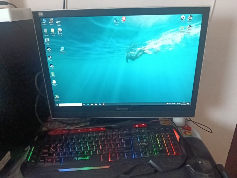Vând calculator complect monitor,tastatura cu maus,și unitate