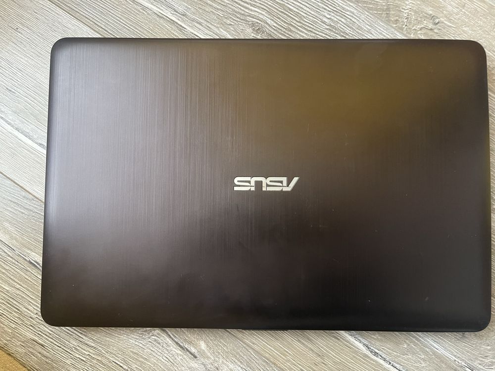 Laptop I3 6006u geforce GTX 950m Vand Sau Schimb Cu MacBook Pro