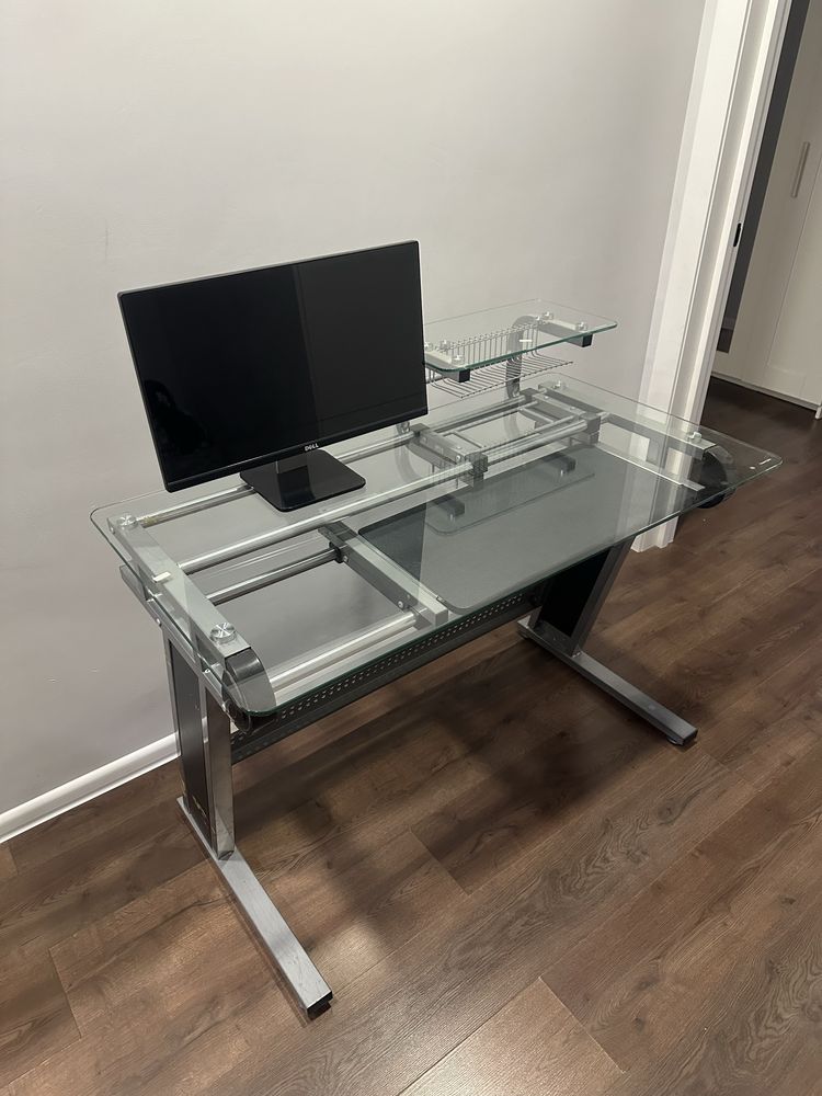 Продам компьютерный стол стеклянный