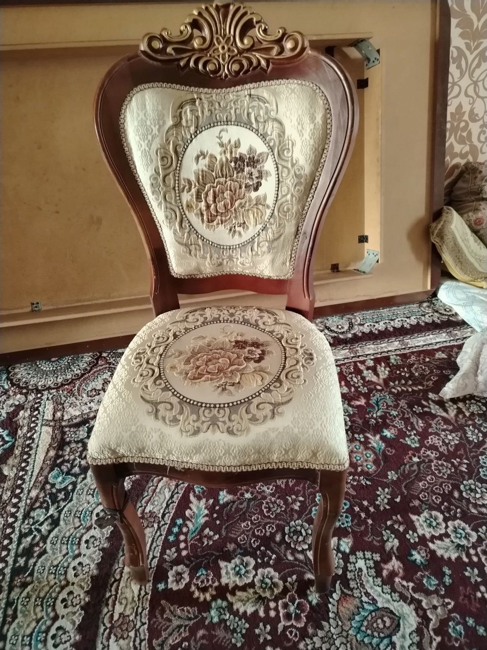 Mebel sotiladi srochni
