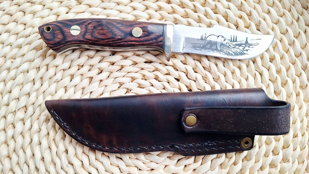 Ловен нож с кания от естествена кожа