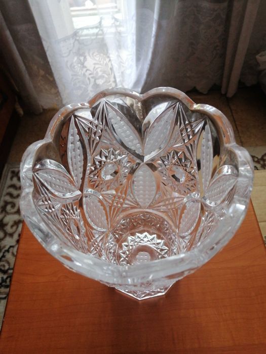 Продам хрустальные вазы Богемия.