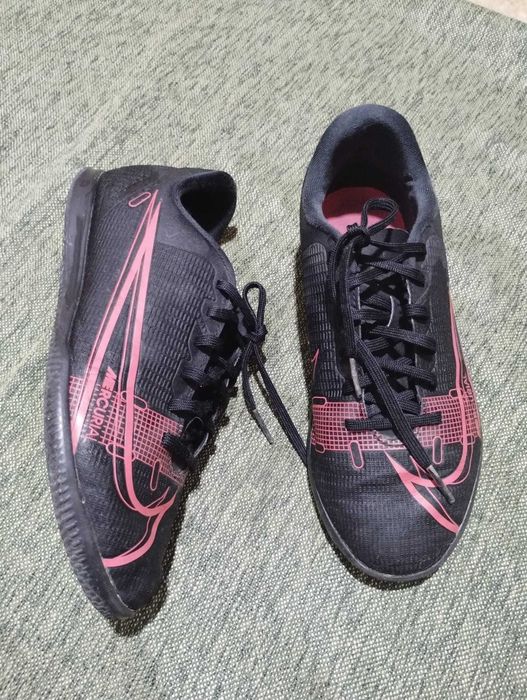 Adidasi Nike fotbal , marimea 36,5 EU