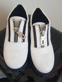 Pantofi casual albi superbi 36