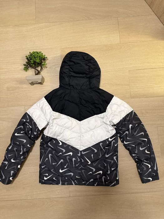 Geaca Nike neagra cu alb
