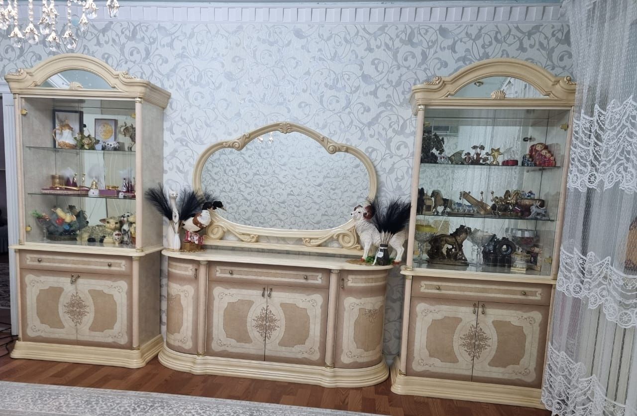 Гостиная мебель сервант