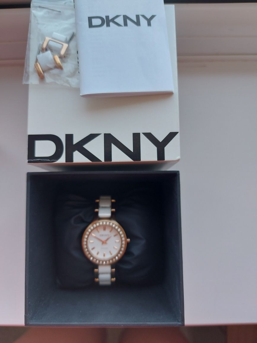 DKNY оригинален часовник В отлично състояние