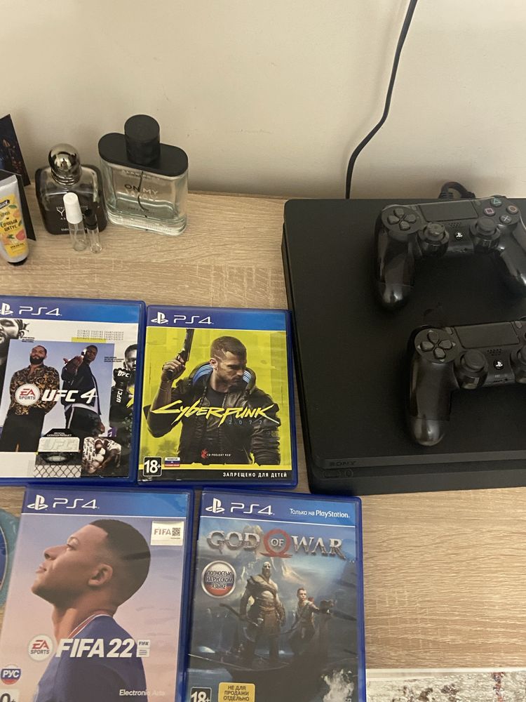 Playstation 4 Slim 1 Террабайт(внутри более 20игр)