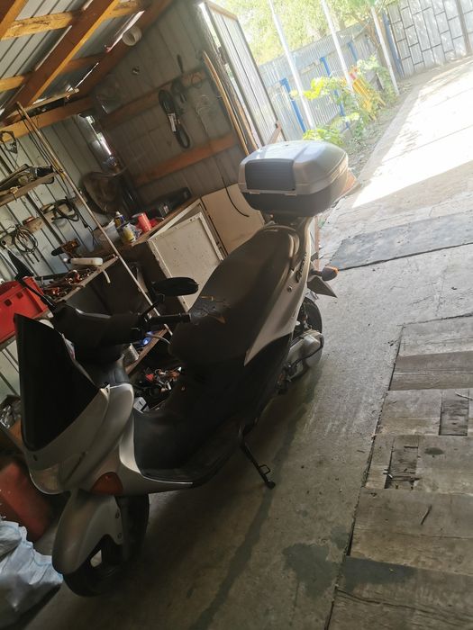De vanzare scuter suzuki