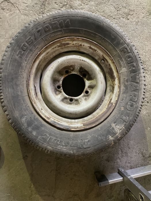 Продам покрышку с диском Forward 121