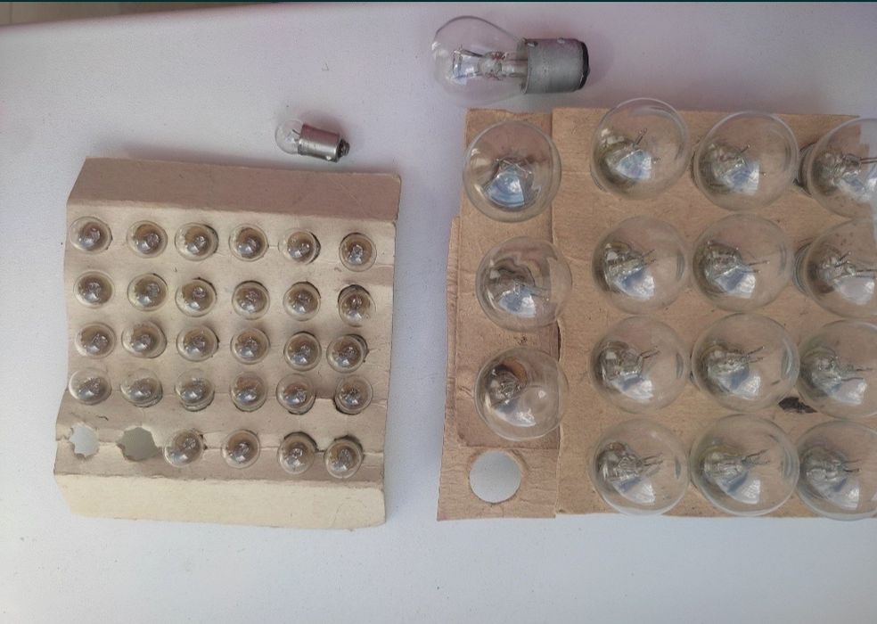 Лампочки, 12в.-29шт. 24в. 2-х контактные 14 шт. и 1 контактная 2 шт.