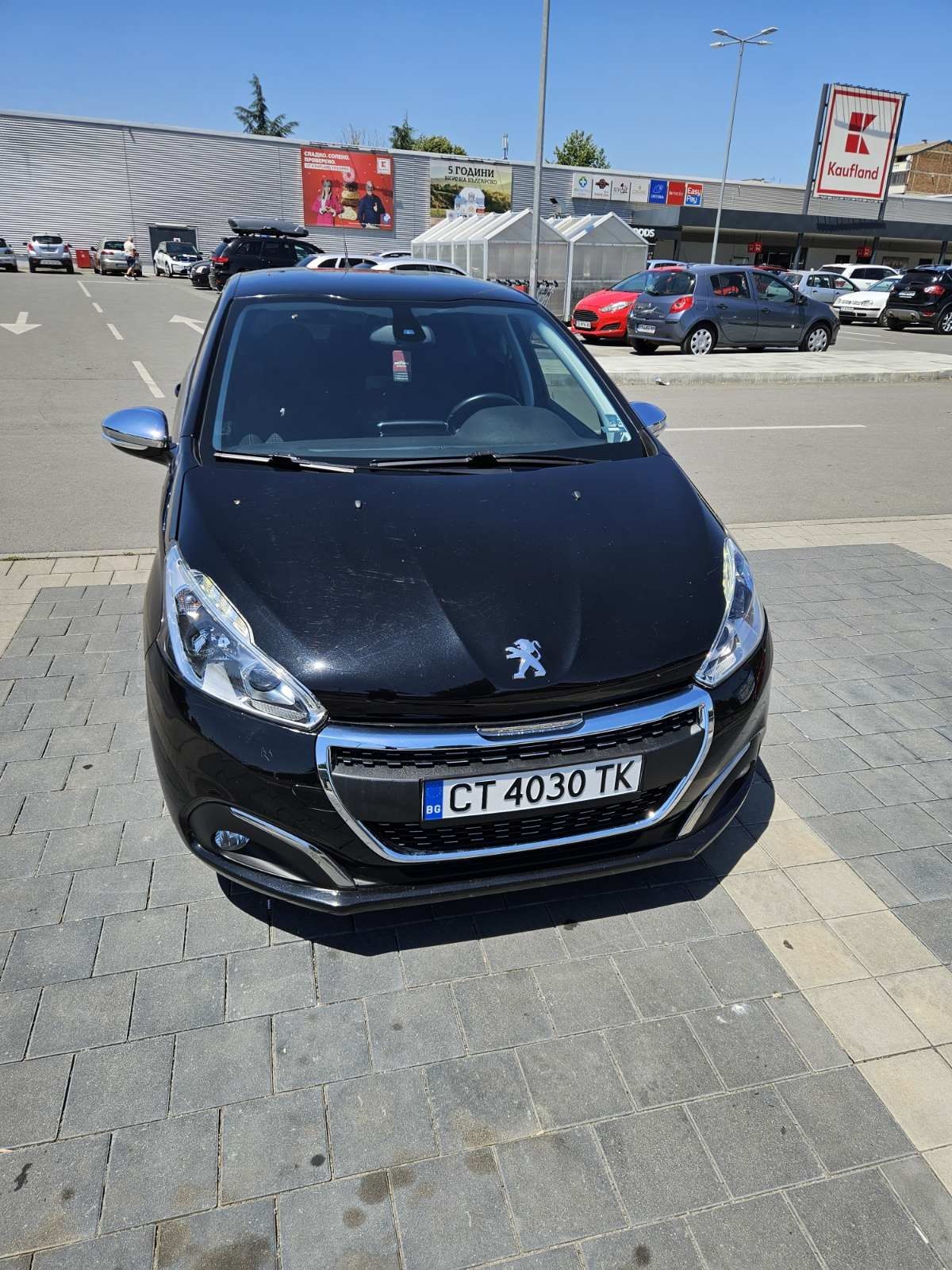 Продавам Peugeot 208