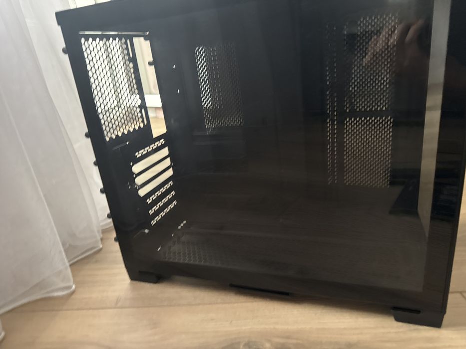 Курпус для компьютера Lian li 011 dynamic mini