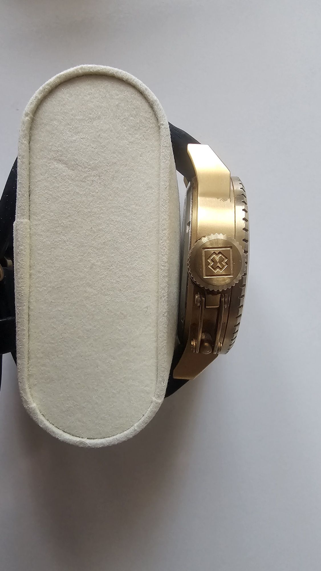 Часовници Invicta и Hector H