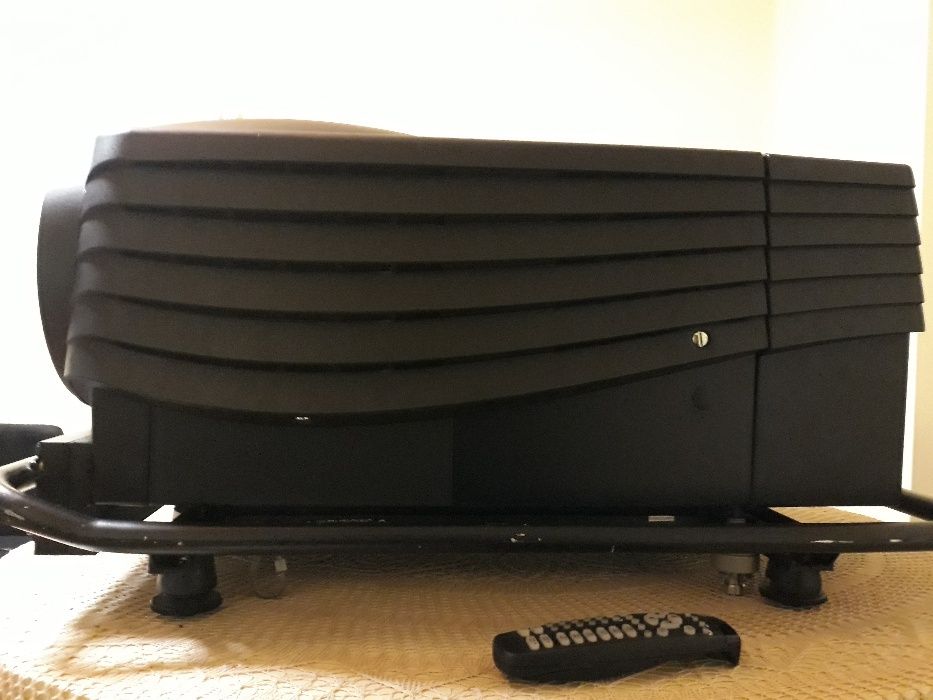 BARCO SLM G8 Проектор 3xDLP-Chip Profesional Cinema Projector