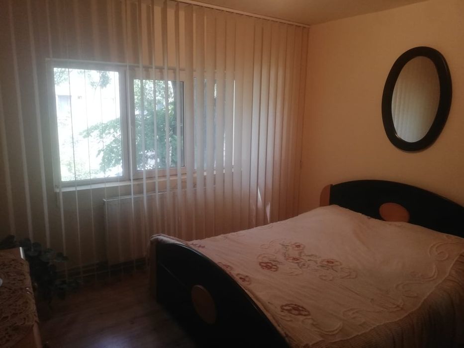 Închiriez apartament 3 camere