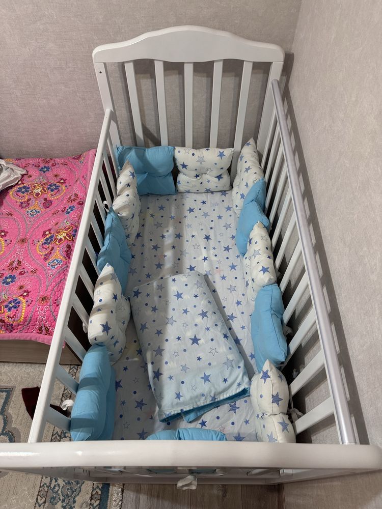 Продам манеж с бортиками вместе.