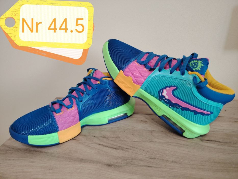 Nike LeBron witness 8 diferite modele
