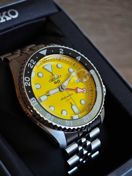 БАРТЕР Seiko 5 GMT Yellow Seiko SSK001K1