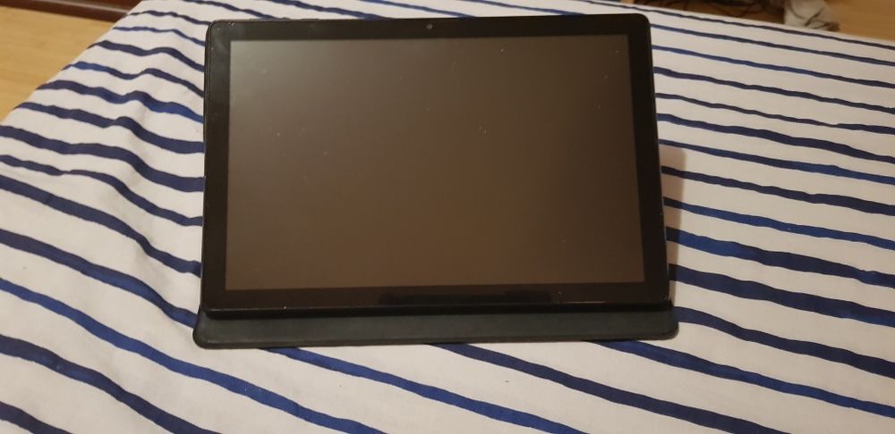 Vând tabletă TCL
