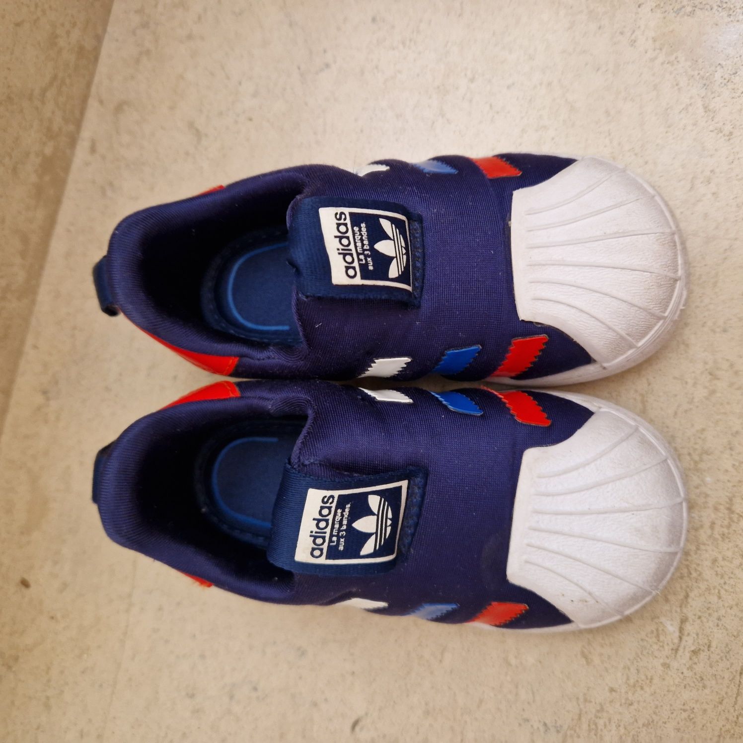 Бебешки маратонки Adidas 21 с подарък ботуши