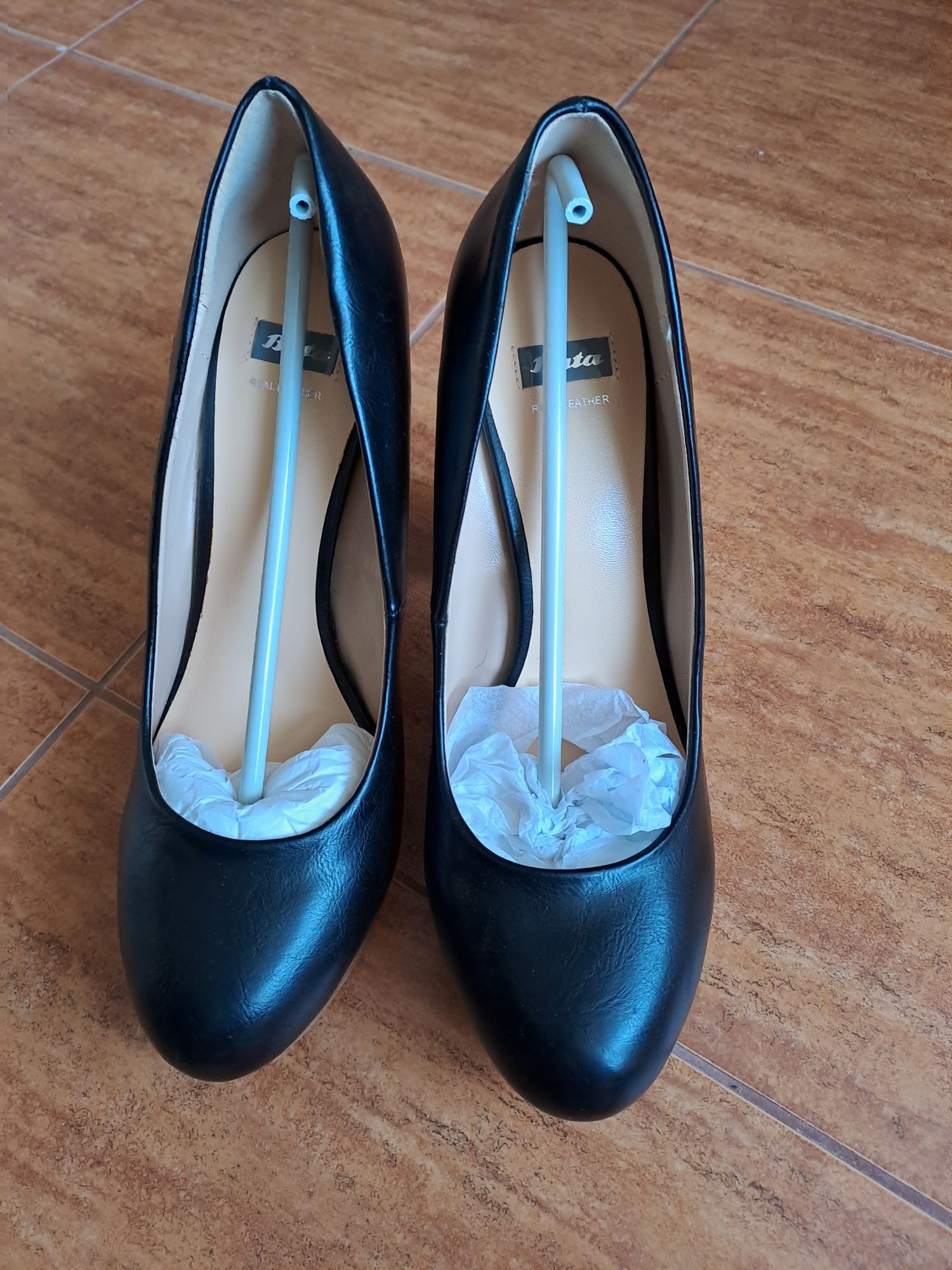Чисто нови дамски обувки Bata