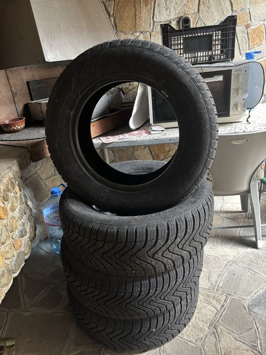 Всесизонни гуми Gripmax 235/60/16 от Рав4 < 7 мм грайфер
