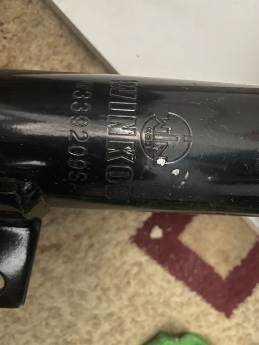 Продам 2 стойки для машины за 15000