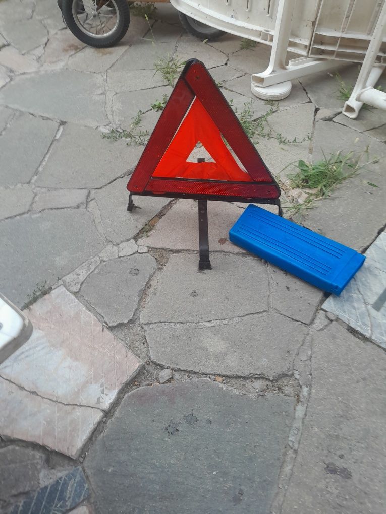 Продам аварийный знак