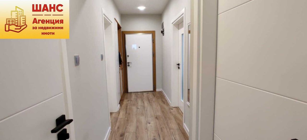 Продава се Тристаен апартамент в Плевен, Идеален център - 91 кв.м за 2033 €/кв.м - Снимка #13