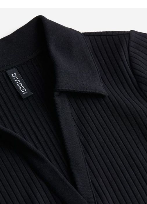 Къса черна рокля по тялото